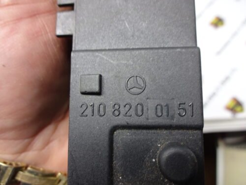 Interruptor de asiento calentado Mercedes-Benz Clase E 2108200151 210 820 01 51
