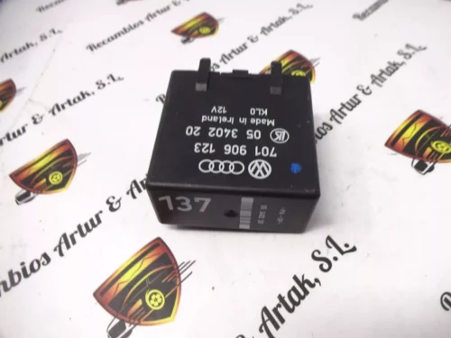 Relé   VW  Bus T4 Transporter  Nr.137 701906123 701 906 123 05340220