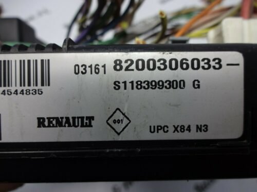 Caja de fusibles Renault Megane Scenic UPC X84 N3 8200306033 S118399300G