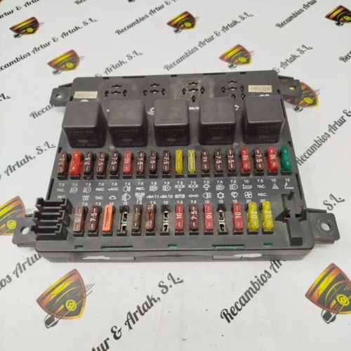 Caja de fusibles  Nissan 24063G4900 24063-G4900