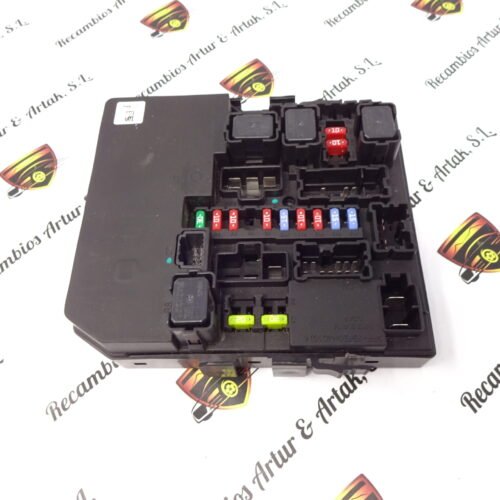 Caja de fusibles  Nissan NV200 284B7JX50A 284B7 JX50A
