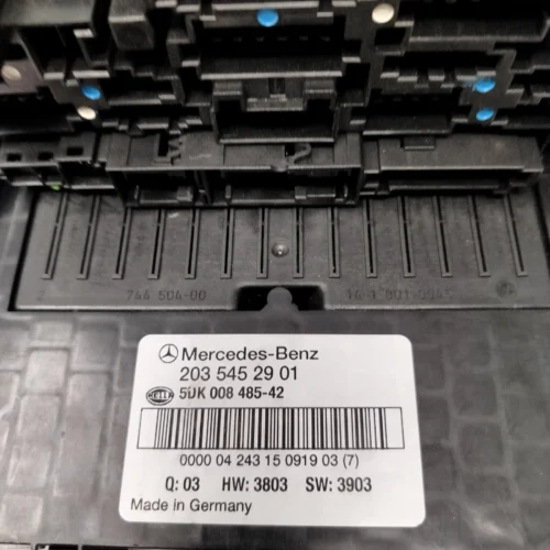 Caja de fusibles Mercedes Clase C W203 2035452901 5DK008485-42