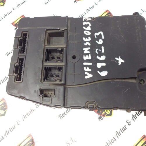 Caja de fusibles RENAULT SCENIC 8200780018 S118400150J