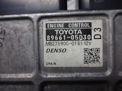 Centralita del motor  Toyota Avensis 8966105D30 89661-05D30 MB285900-0181
