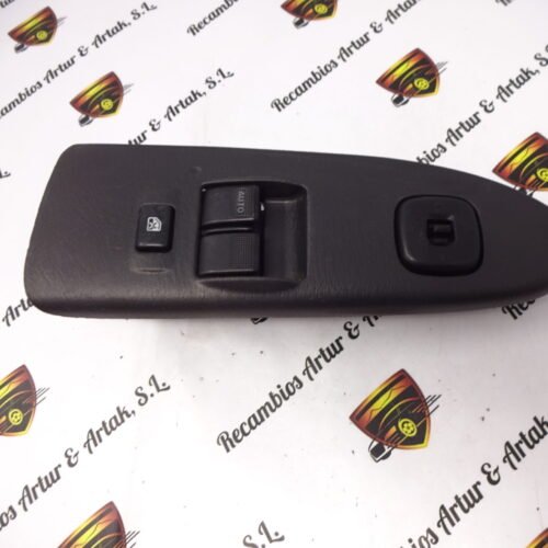 Botonera Elevalunas Mazda 323 BJ3E66350A C8H-D114A OMRON