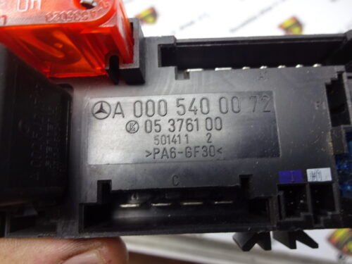 Caja de fusibles Mercedes w210 w208 w202 A0005400072 05376100