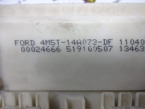 Caja de fusibles Ford Focus 4M5T14A073DF 4M5T-14A073-DF 519100507