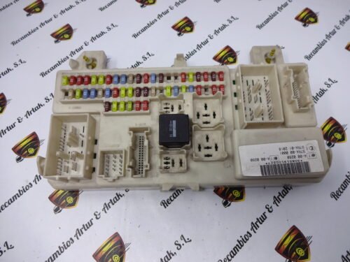 Caja de fusibles Ford Focus 4M5T14A073DF 4M5T-14A073-DF 519100507