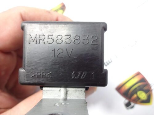Unidad de control Mitsubishi Pajero MR583832 12V