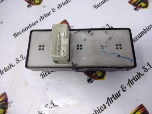 Botonera Elevalunas  KIA Carnival 620W06740  621W04200