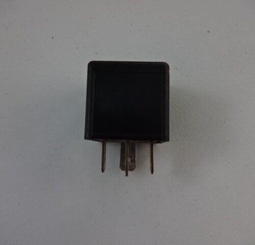 Relé  Relay OPEL 90464760 90 464 760 V23134K52X220 V23134 K52 X220 12V