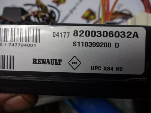 Caja de fusibles Renault Scenic Megane 8200306032A S118399200D UPC X84 N2 UPC