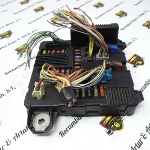 Caja de fusibles Renault Megane UPC X84 N3 8200306033B S118399300K UPCX84N3