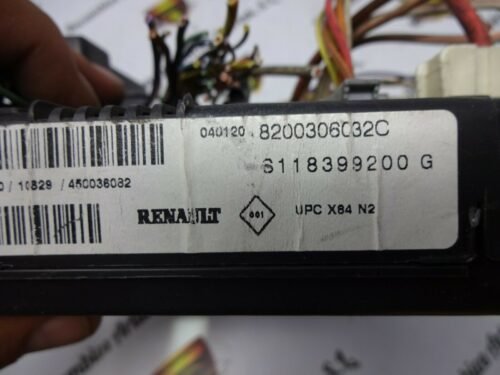BSI Caja de fusibles Renault Megane 8200306032C S118399200G UPC X84 N2 UPCX84N2