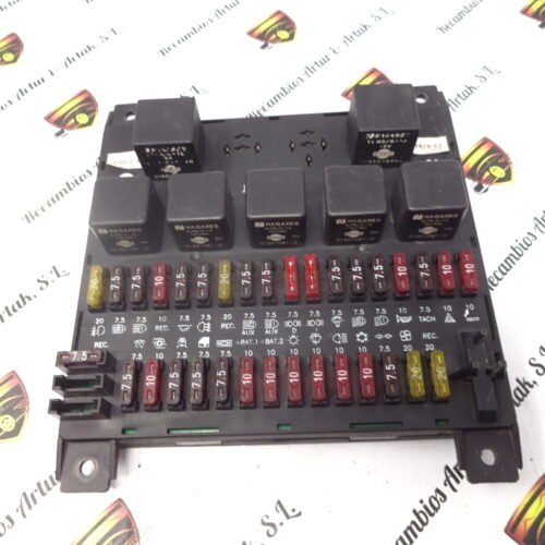 Caja de fusibles  Nissan 01501078-1 015010781