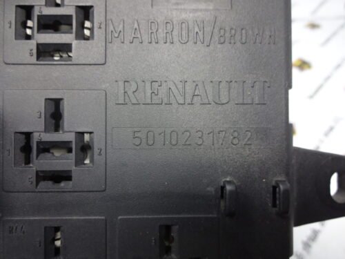 Caja de fusibles  Renault  5010231782 105315021699