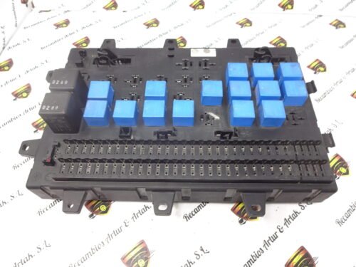 Caja de fusibles  Renault  5010231782 105315021699