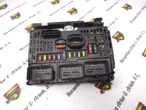 Caja de fusibles  Peugeot Citroen BSM-L04-00 S118983004K 9657718580
