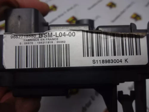 Caja de fusibles  Peugeot Citroen BSM-L04-00 S118983004K 9657718580