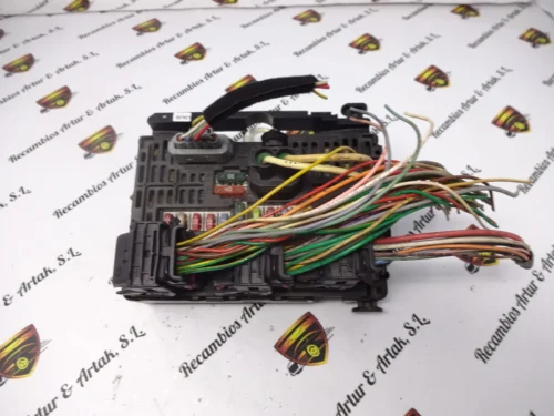Caja de fusibles Peugeot Citroen BSM-L04-00 9661682780 S118983004P Caja de fusibles Peugeot Citroen BSM-L04-00 9661682780 S118983004P