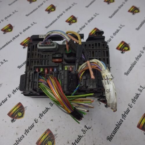 Caja de fusibles Citroen Peugeot 9657718780 S118983006L BSM-L06-00