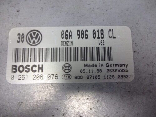 Centralita del motor VW Golf 06A906018CL 0261206076