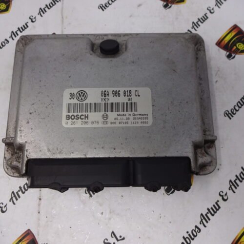 Centralita del motor VW Golf 06A906018CL 0261206076