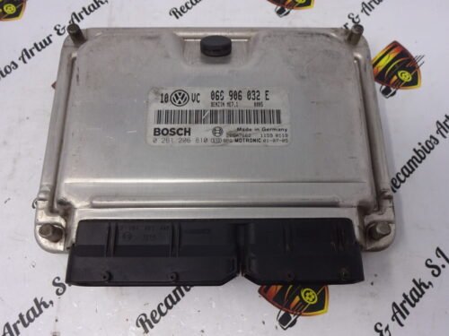 Centralita del motor VW Passat 066906032E 0261206810