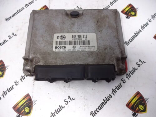 Centralita del motor VW Golf 06A906018 0261204438