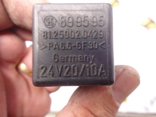 Relé  Relay MAN 81259020429 81.259020429 899595