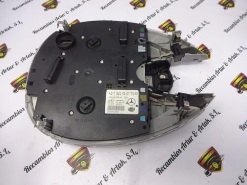 Luz de Techo Interior  Mercedes-Benz E W211 A2118204201 2JM008256-40 Q10