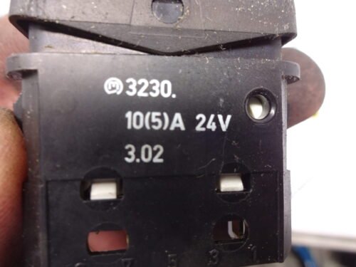 Interruptor MAN MERCEDES 3230 10(5)A24V