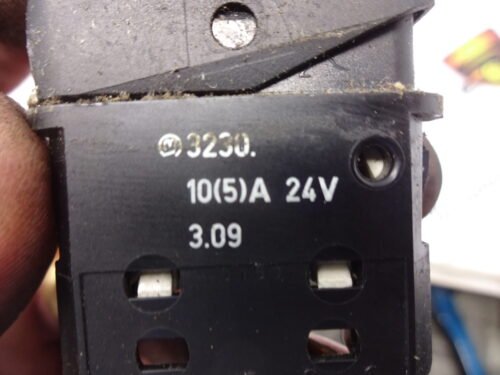 Interruptor / Schalter / switch / MAN MERCEDES 3230 10(5) 24V