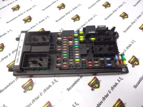 Caja de fusibles Land Rover Range Rover Evoque GJ3214F041AB GJ32-14F041-AB