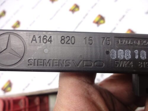 Amplificador de antena  Mercedes A1648201575 5WK4819