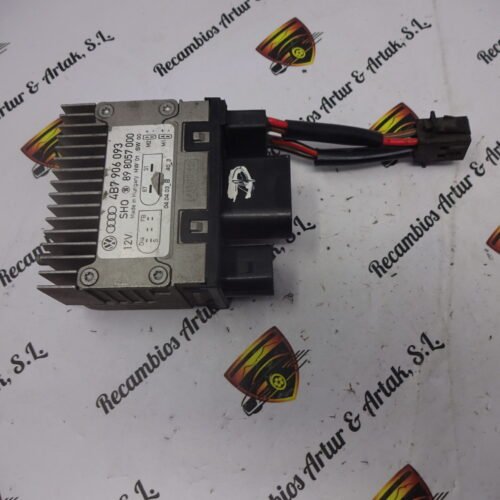 Relé del ventilador del radiador  AUDI 4B7906093 898057000
