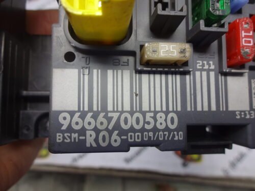 BSM Caja de fusibles  Citroen Peugeot 9666700580 BSM-R06