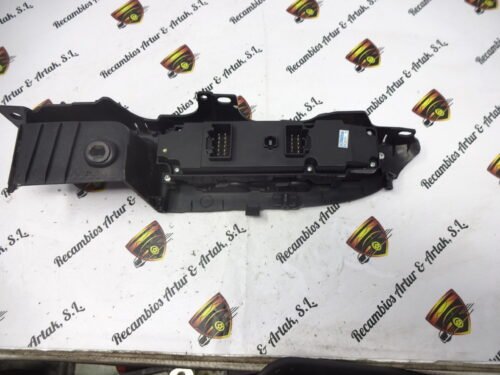 Botonera Elevalunas MAZDA DF73-684L6 DF73684L6
