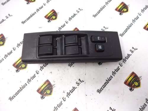 Mando botonera elevalunas Toyota Corolla  848200F030 84820-0F030