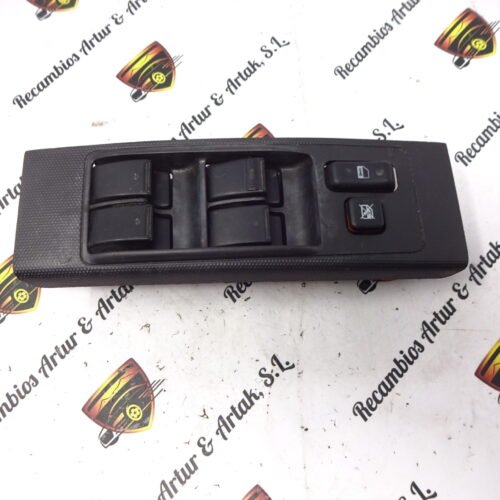 Mando botonera elevalunas Toyota Corolla  848200F030 84820-0F030