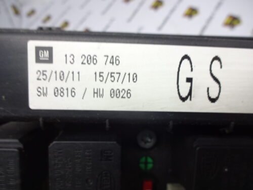 Caja de fusibles Opel Astra H 13206746 GS 13206746GS 5DK008668-52