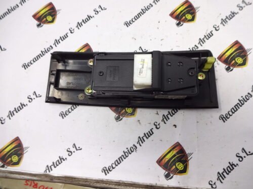 botonera elevalunas / Windows switch Toyota Corolla E12 2002-07 848200F040 84820-0F040 742320F020 74232-0F020