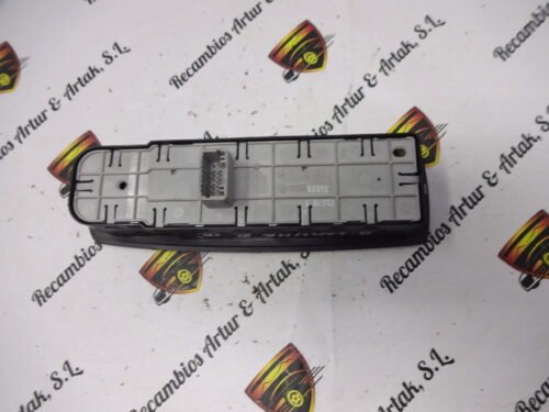 Botonera Elevalunas Renault Laguna Megane 809610006R