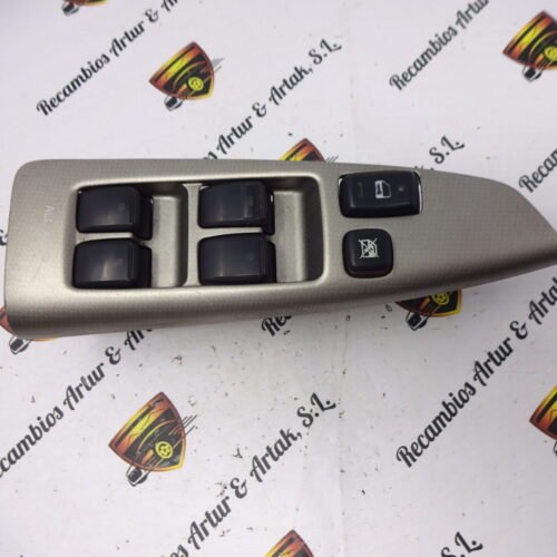 Botonera Elevalunas Toyota Corolla Verso 8404013081 84040-13081