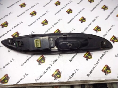 Botonera Elevalunas HYUNDAI H-1 Starex 620W02310 935704A000 935704A100