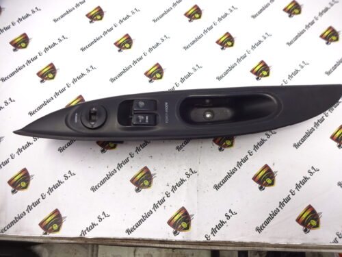 Botonera Elevalunas HYUNDAI H-1 Starex 620W02310 935704A000 935704A100