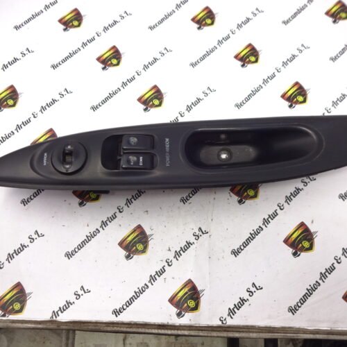 Botonera Elevalunas HYUNDAI H-1 Starex 620W02310 935704A000 935704A100