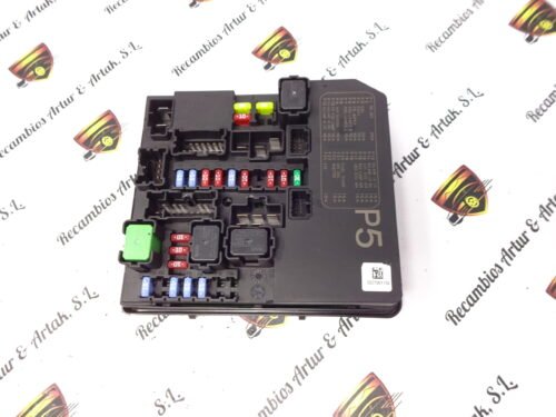 Caja de fusibles NISSAN JUKE 284B71TT2A 284B7-1TT2A P5