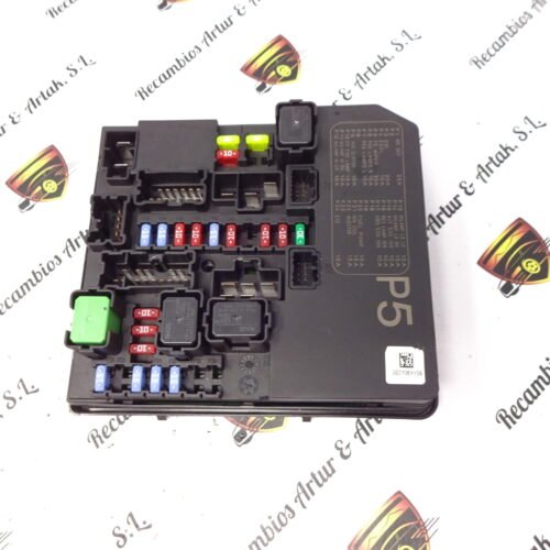 284B71TT2A 284B7-1TT2A P5 Caja de fusibles NISSAN JUKE 284B71TT2A 284B7-1TT2A P5