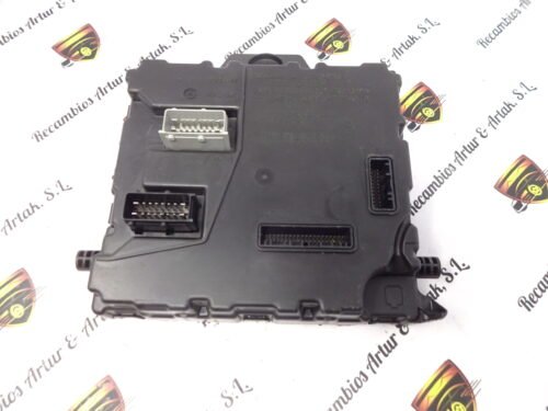 Caja de fusibles / Fuse box Renault 284B10933R